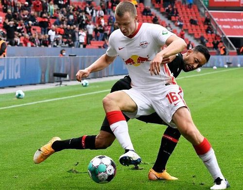 巴萨3-2力克皇马卫冕西超杯 弗里克执教斩获第四冠  